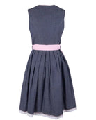 Dirndl Luisa im Jeanslook mit rosa Schürze Rückseite