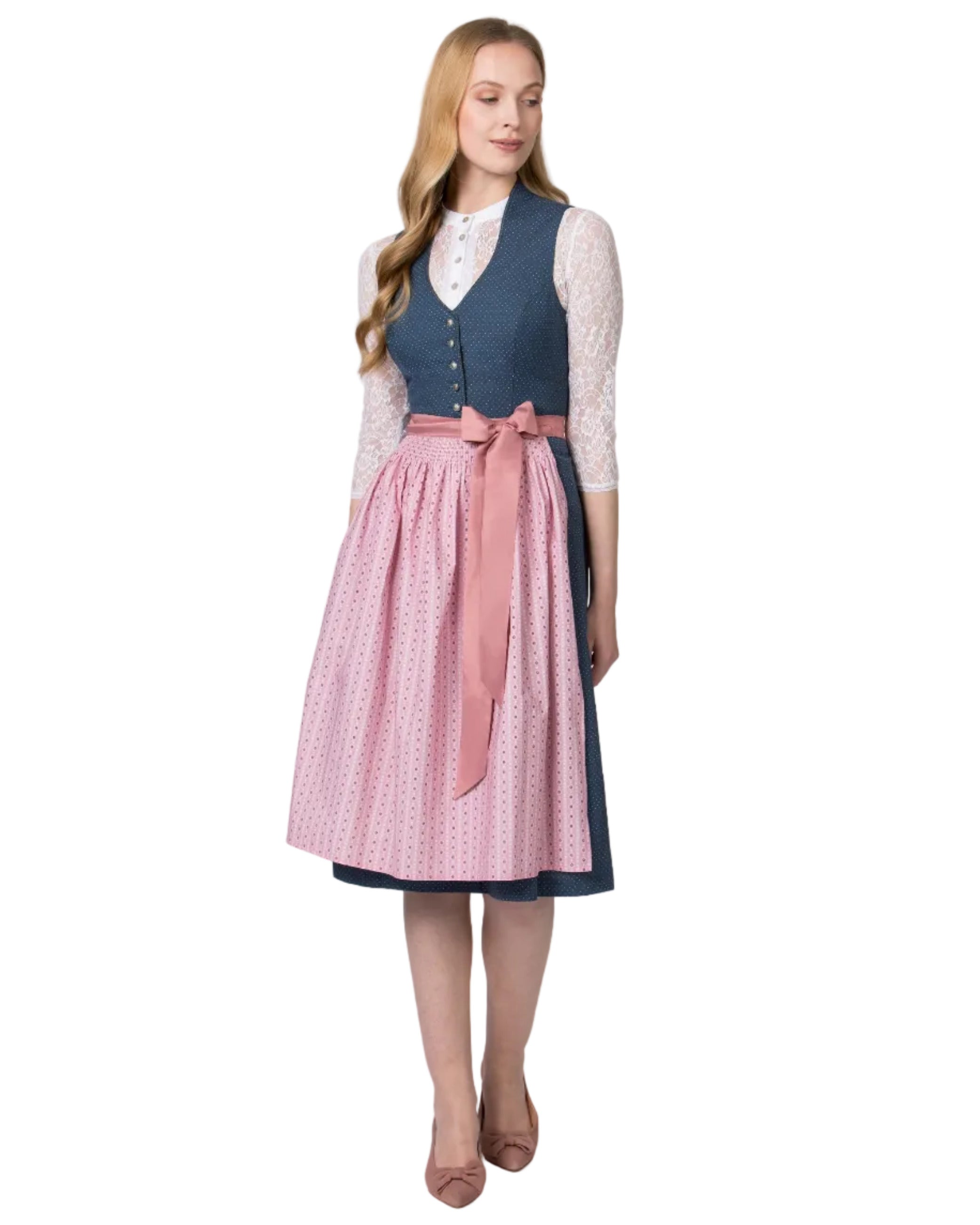 Model trägt Dirndl Marina, Vorderansicht